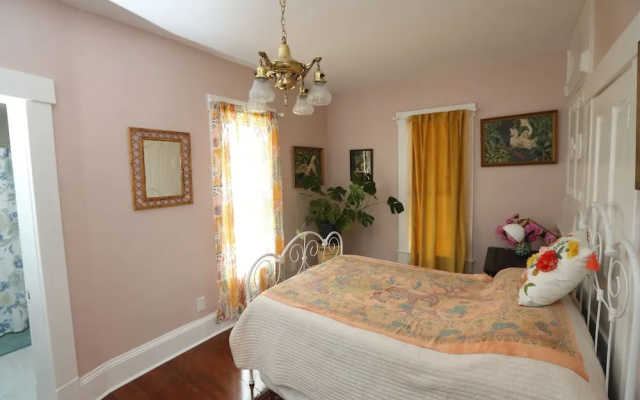 photo 4 of Division Street Suite