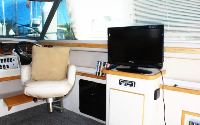 photo 4 of Dockside Boat & Bed Long Beach