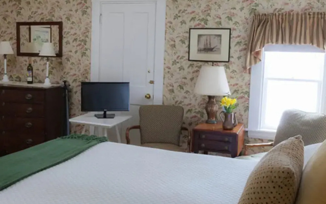 photo 3 of Dockside Guest Quarters & Restaurant