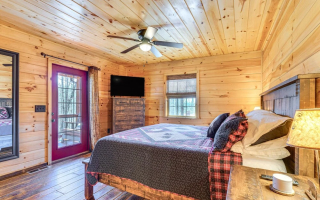 photo 2 of Hot Tub + Fire Pit: Dog-friendly Cabin in Murphy!