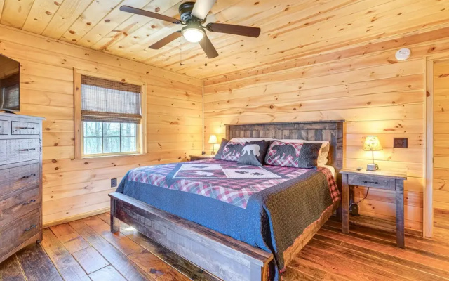 photo 3 of Hot Tub + Fire Pit: Dog-friendly Cabin in Murphy!