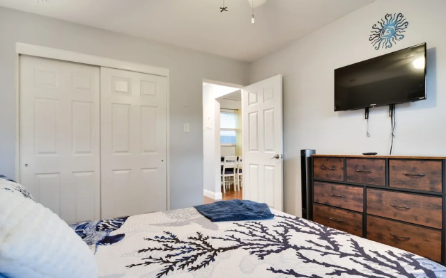 photo 3 of Dog-friendly Largo Apartment w/ Large Shared Yard!