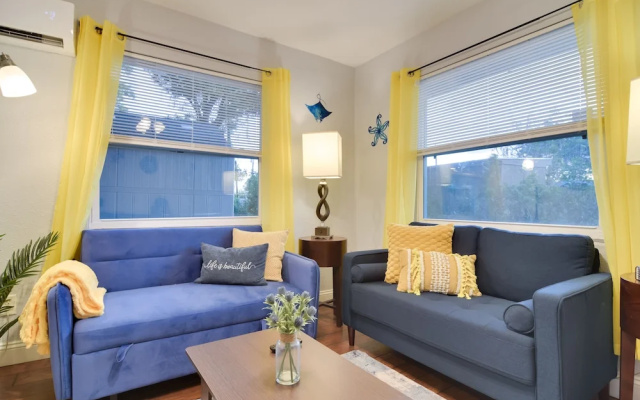 photo 5 of Dog-friendly Largo Apartment w/ Large Shared Yard!