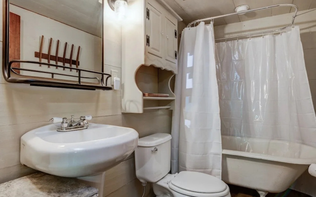photo 4 of Doggett - 2 Br Cabin
