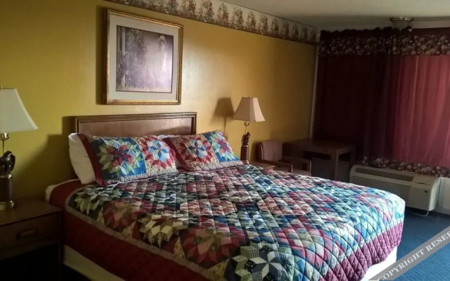 photo 3 of Dogwood Motel