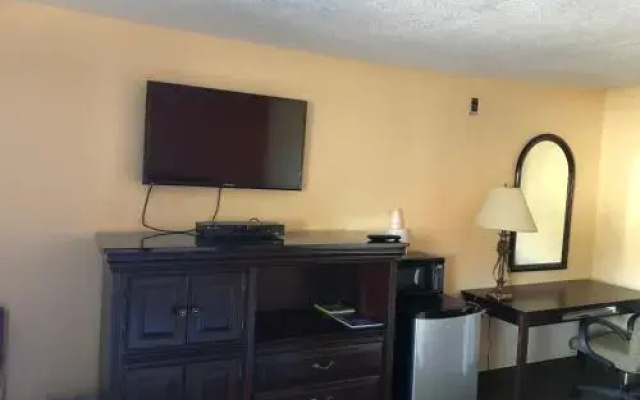 photo 3 of Dogwood Park Inn