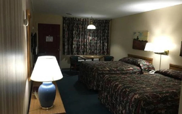 photo 2 of Dollinger's Motor Inn