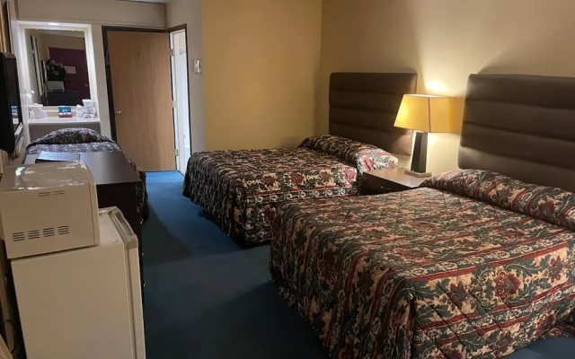 photo 5 of Dollinger's Motor Inn