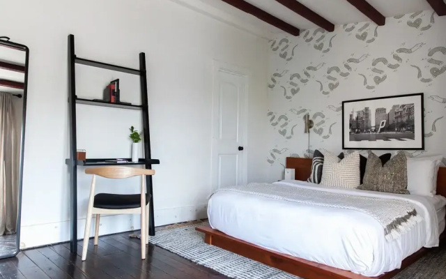 photo 4 of Domio Old City Hip 2Br/2ba Apt Near Betsy Ross