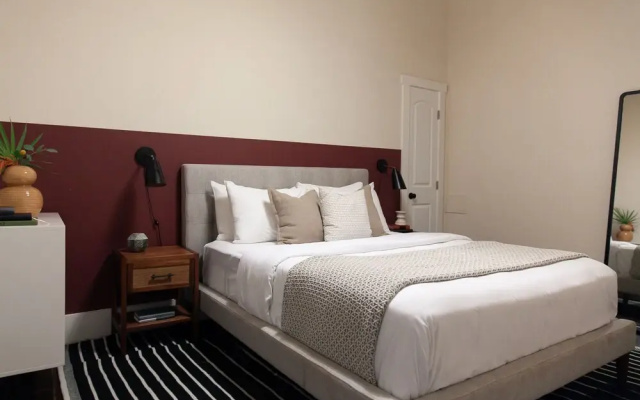 photo 5 of Domio Old City Hip 2Br/2ba Apt Near Betsy Ross