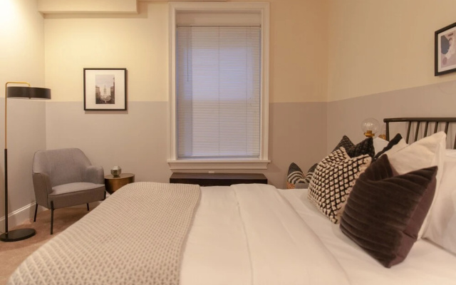 photo 2 of Domio Old City Prime 2BR Apartment Near The Liberty Bell