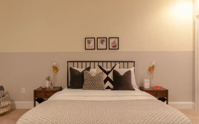 photo 3 of Domio Old City Prime 2BR Apartment Near The Liberty Bell