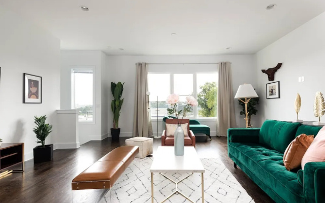 photo 3 of Domio Sylvan Park Vibrant 12BR 3 Houses