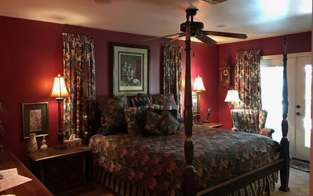 photo 4 of Don's Elegante Bed & Breakfast