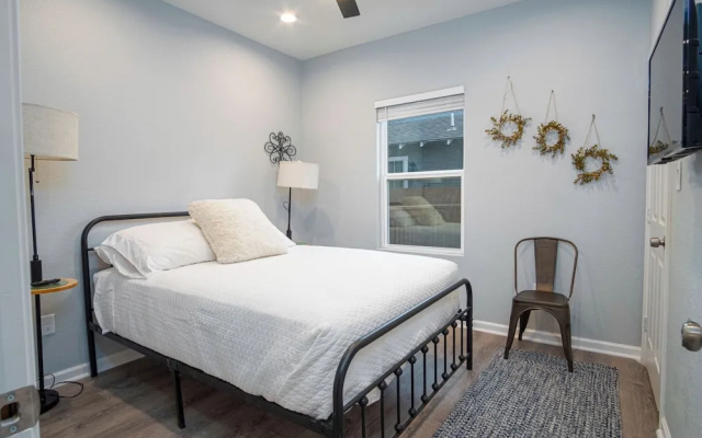photo 4 of Don't Miss Dynamic 4br/2ba Near Jolly Riverwalk