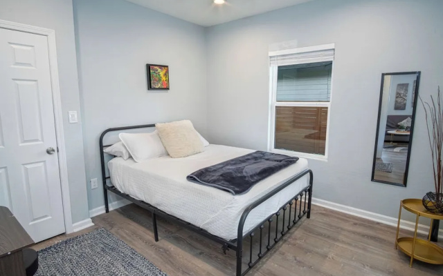photo 5 of Don't Miss Dynamic 4br/2ba Near Jolly Riverwalk
