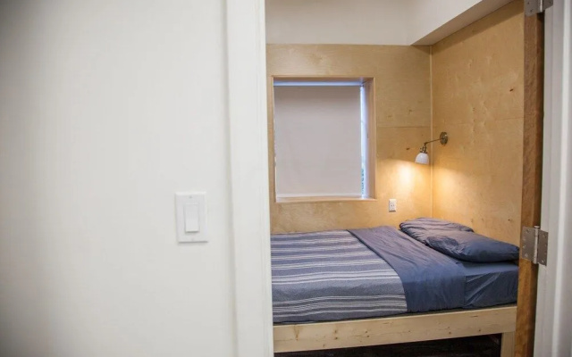 photo 3 of DormShare