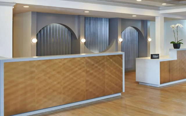 photo 2 of DoubleTree by Hilton Hotel Berkeley Marina