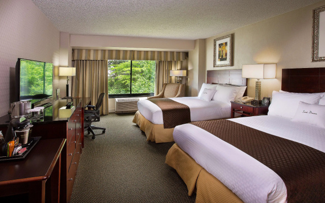 photo 3 of DoubleTree by Hilton Charlotte Airport