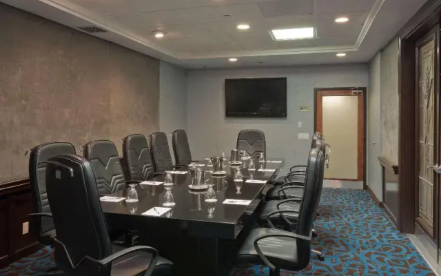photo 3 of Doubletree By Hilton Chatsworth