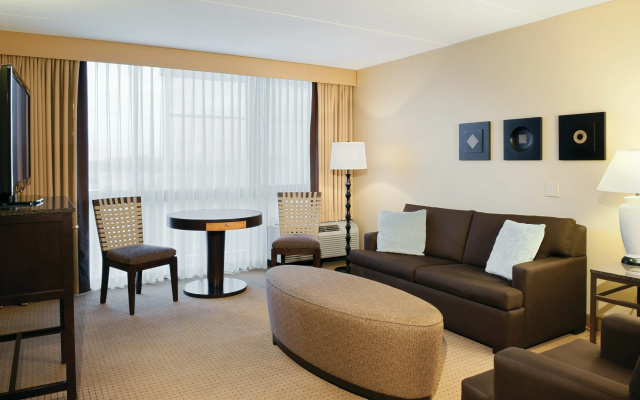 photo 4 of DoubleTree by Hilton Chicago - Arlington Heights