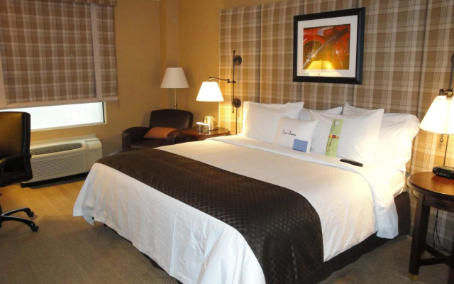 photo 5 of DoubleTree by Hilton Cincinnati Airport