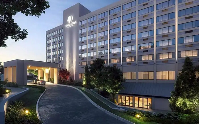 photo 3 of DoubleTree by Hilton Clarksville Riverview