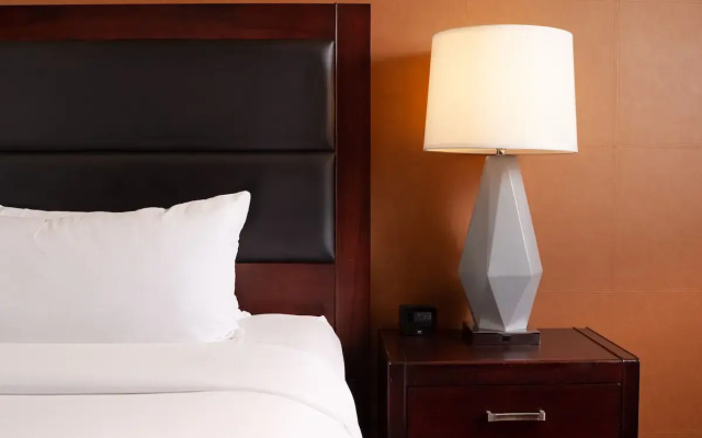 photo 4 of DoubleTree by Hilton Hotel Cleveland Downtown - Lakeside