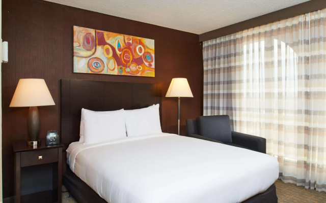 photo 4 of DoubleTree by Hilton Dallas - Market Center