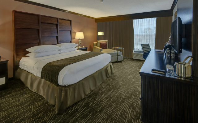 photo 3 of DoubleTree by Hilton Hotel Decatur Riverfront
