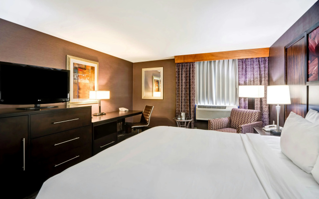 photo 3 of DoubleTree by Hilton Downtown Wilmington - Legal District
