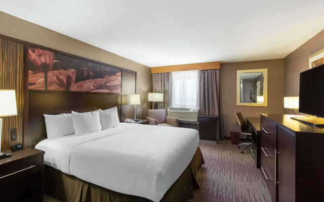 photo 4 of DoubleTree by Hilton Downtown Wilmington - Legal District
