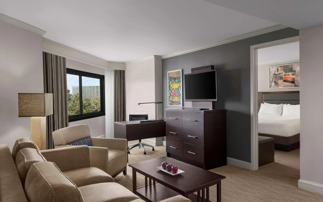 photo 3 of DoubleTree by Hilton Fort Lee - George Washington Bridge