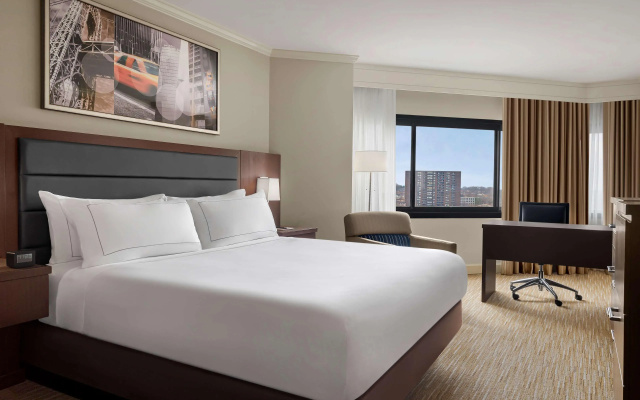 photo 5 of DoubleTree by Hilton Fort Lee - George Washington Bridge