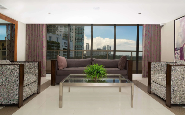 photo 3 of DoubleTree by Hilton Grand Hotel Biscayne Bay