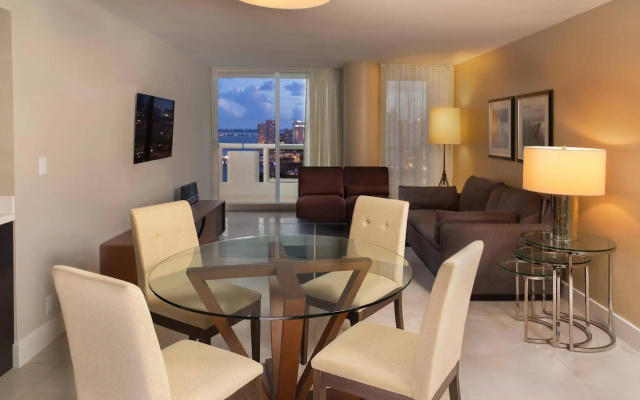 photo 4 of DoubleTree by Hilton Grand Hotel Biscayne Bay