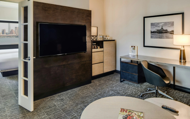 photo 3 of DoubleTree by Hilton Hotel & Suites Jersey City