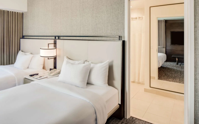 photo 4 of DoubleTree by Hilton Hotel & Suites Jersey City