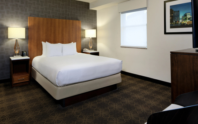 photo 4 of DoubleTree by Hilton Hotel & Suites Pittsburgh Downtown