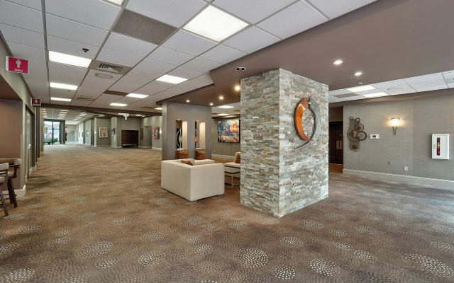 photo 2 of DoubleTree by Hilton Hotel Bloomington