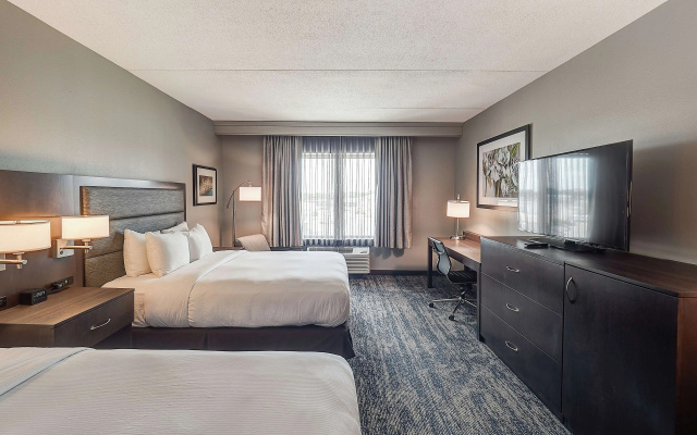 photo 3 of DoubleTree by Hilton Hotel Bloomington