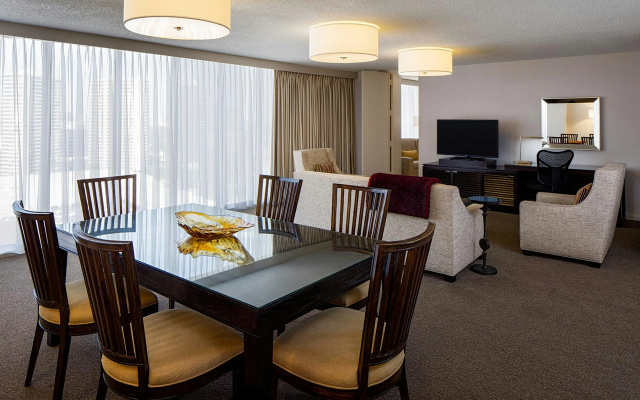 photo 3 of DoubleTree by Hilton Hotel Houston - Greenway Plaza