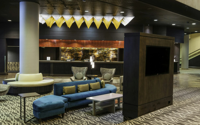 photo 2 of DoubleTree by Hilton Hotel Los Angeles Downtown