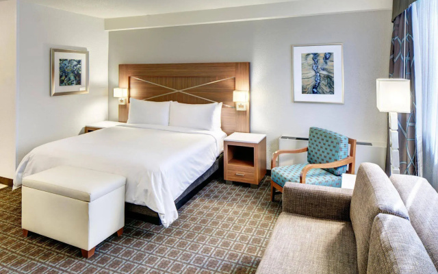 photo 2 of DoubleTree by Hilton Milwaukee Downtown