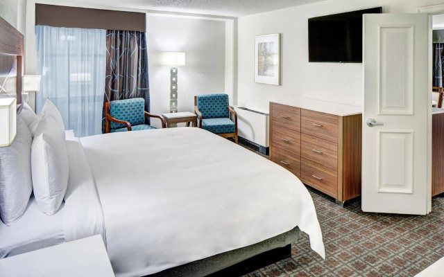 photo 4 of DoubleTree by Hilton Milwaukee Downtown