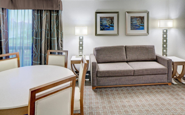 photo 5 of DoubleTree by Hilton Milwaukee Downtown