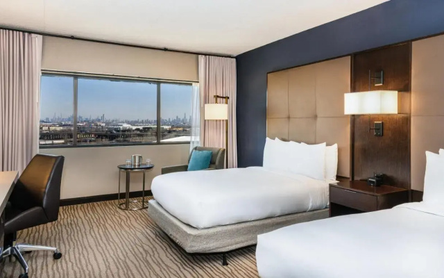 photo 3 of DoubleTree by Hilton Hotel Newark Airport