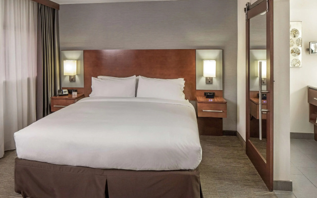 photo 4 of DoubleTree by Hilton Omaha Southwest