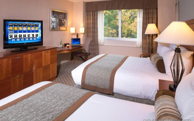 photo 5 of The Alloy King of Prussia - a DoubleTree by Hilton