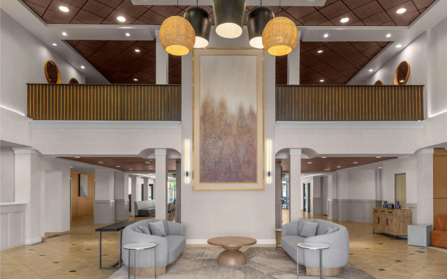 photo 2 of DoubleTree by Hilton Phoenix - Gilbert